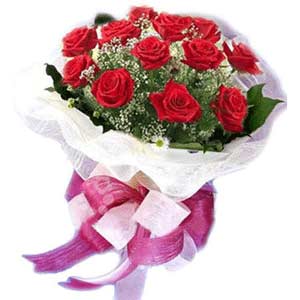 Muş çiçek satışı  11 adet kırmızı güllerden buket modeli