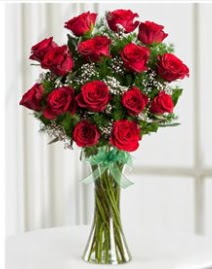 Cam vazo içerisinde 11 kırmızı gül vazosu  Muş anneler günü çiçek yolla 