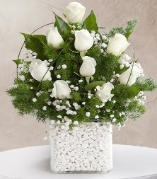 9 beyaz gül vazosu  Muş çiçek satışı 