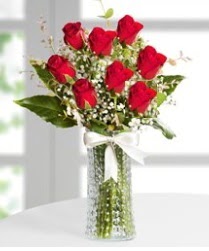 7 Adet vazoda kırmızı gül sevgiliye özel  Muş çiçek siparişi sitesi 